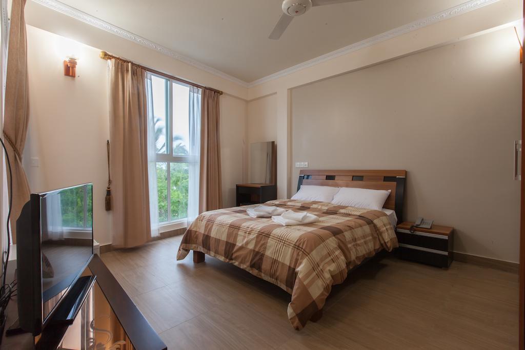 Relax Beach Inn Male Bagian luar foto