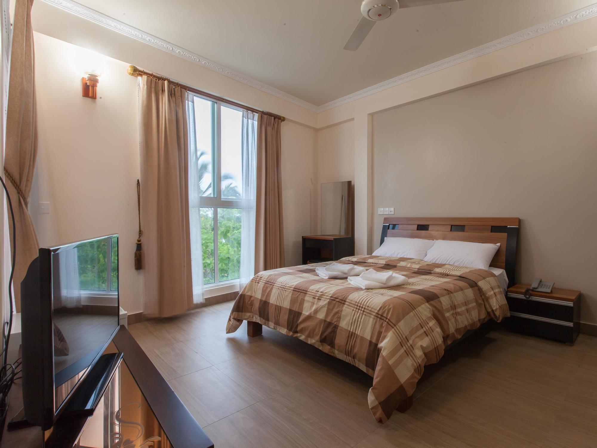 Relax Beach Inn Male Bagian luar foto
