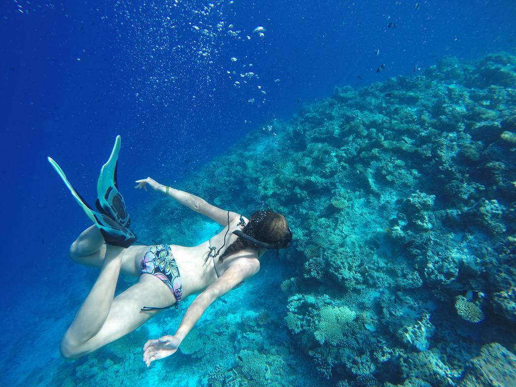 Relax Beach Inn Male Bagian luar foto