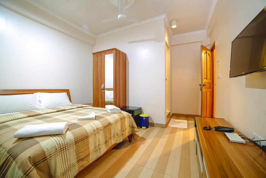 Relax Beach Inn Male Bagian luar foto