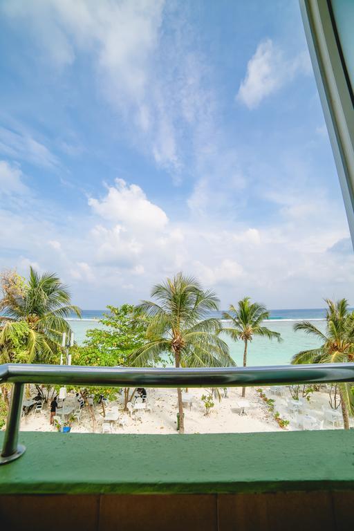 Relax Beach Inn Male Bagian luar foto