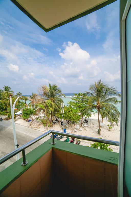 Relax Beach Inn Male Bagian luar foto