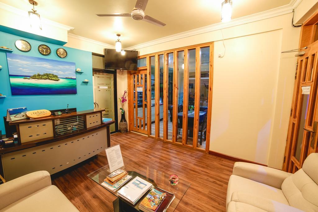 Relax Beach Inn Male Bagian luar foto