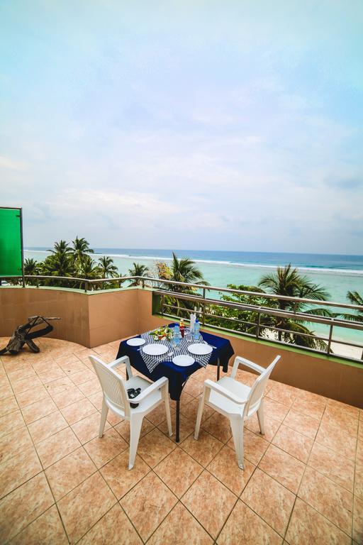 Relax Beach Inn Male Bagian luar foto