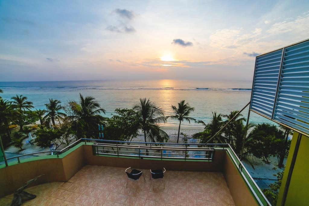 Relax Beach Inn Male Bagian luar foto