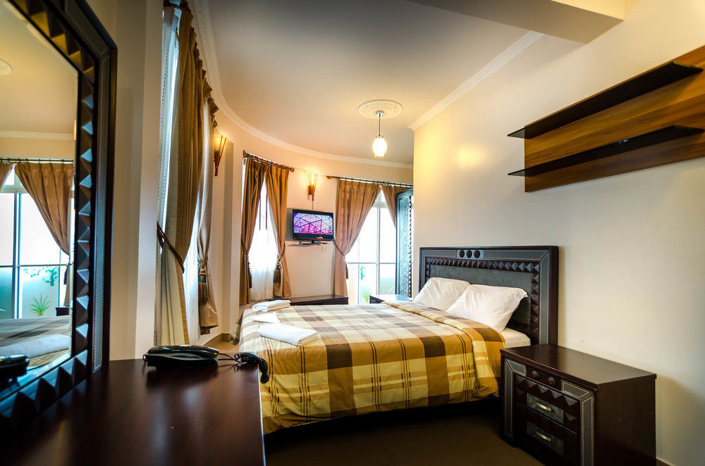 Relax Beach Inn Male Bagian luar foto