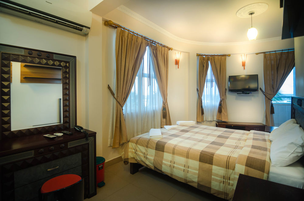 Relax Beach Inn Male Bagian luar foto
