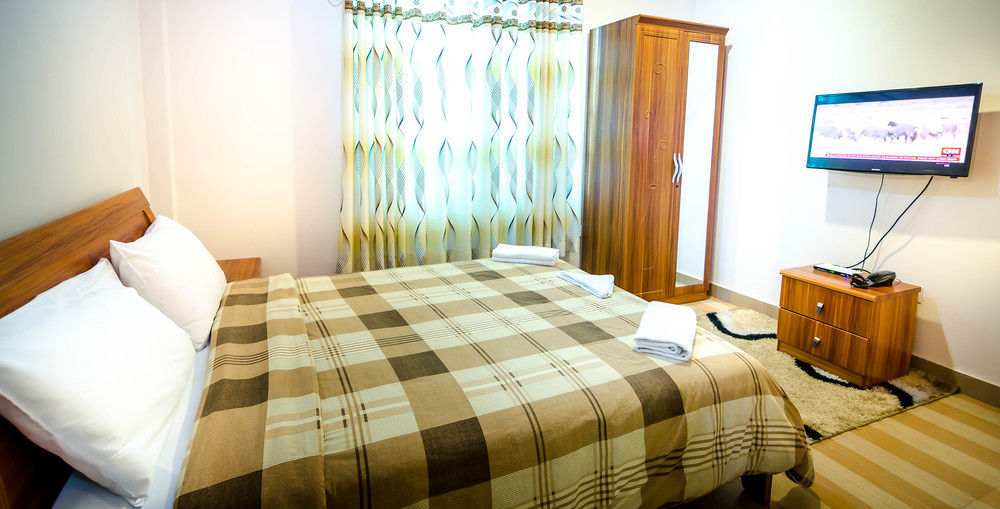 Relax Beach Inn Male Bagian luar foto