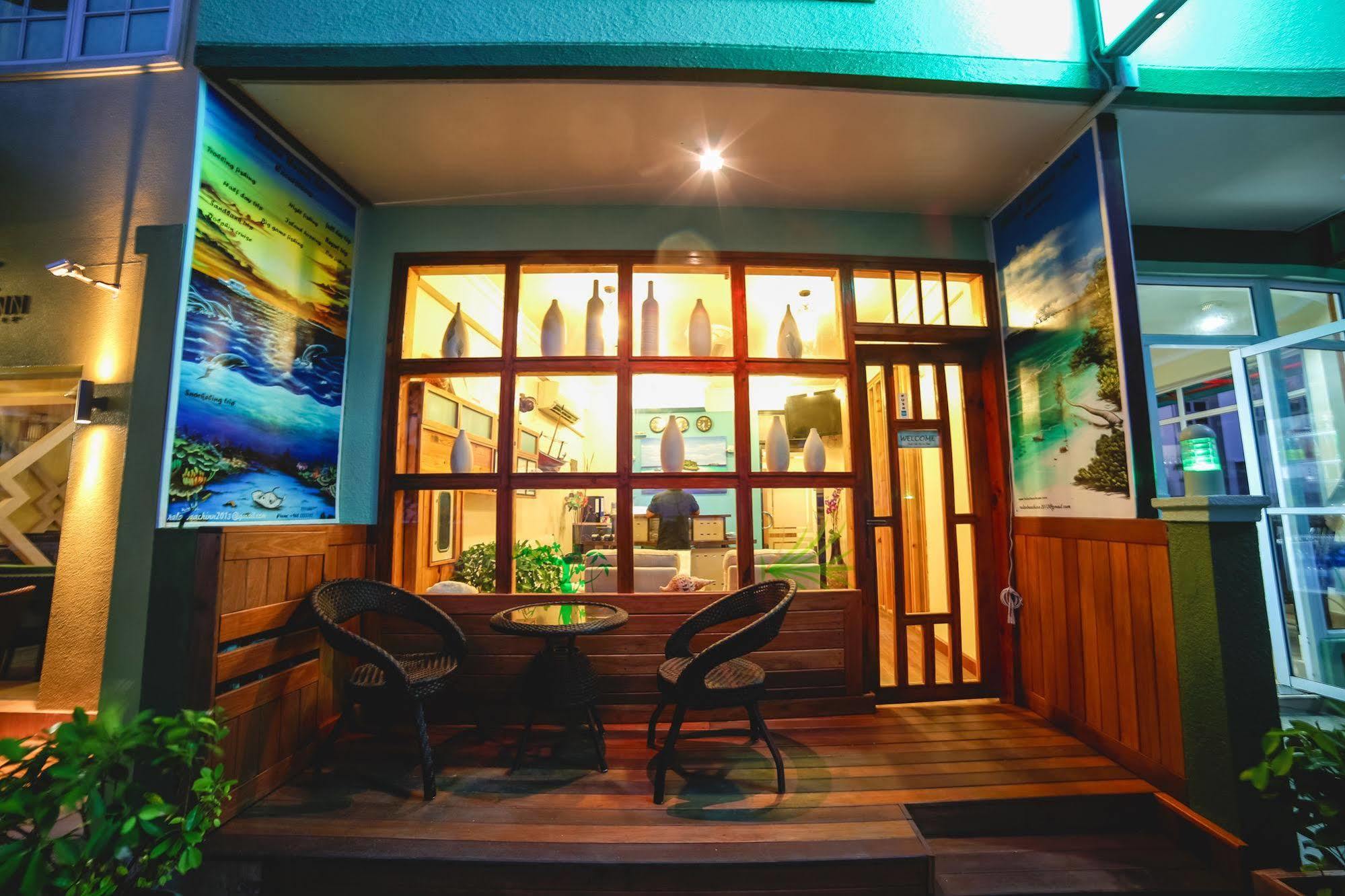Relax Beach Inn Male Bagian luar foto