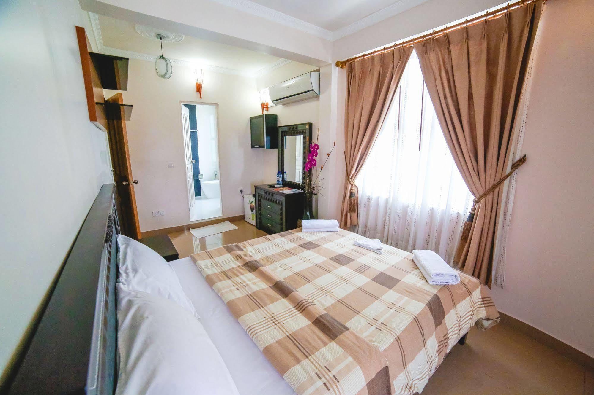 Relax Beach Inn Male Bagian luar foto